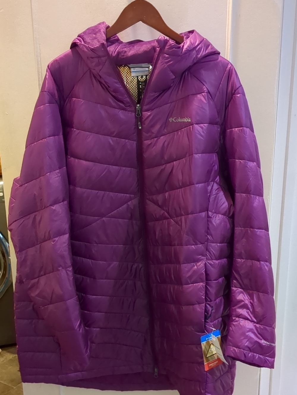 Columbia Women's Hooded Puffer Jacket in Magenta
